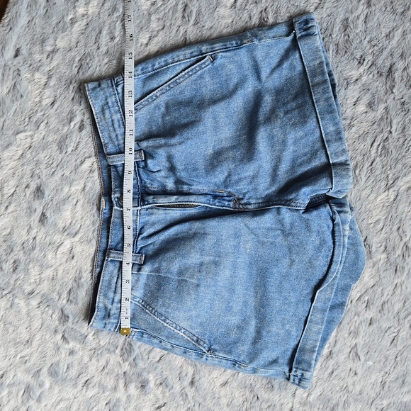 American Eagle Mom Shorts, Women's Size 2, Decent Condition - Picture 2 of 8